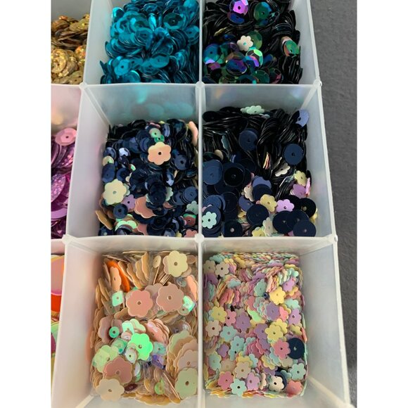 Mixed Sequin Set In Storage Box For Crafting & Decoration Projects - Picture 4 of 11